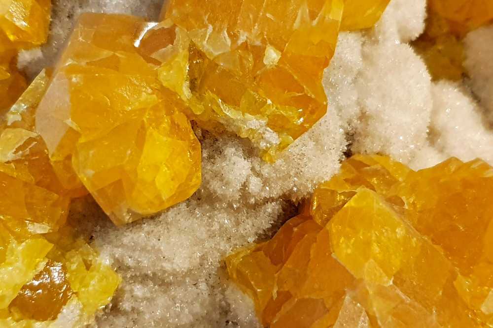 Đá thạch anh vàng hợp với mệnh nào?