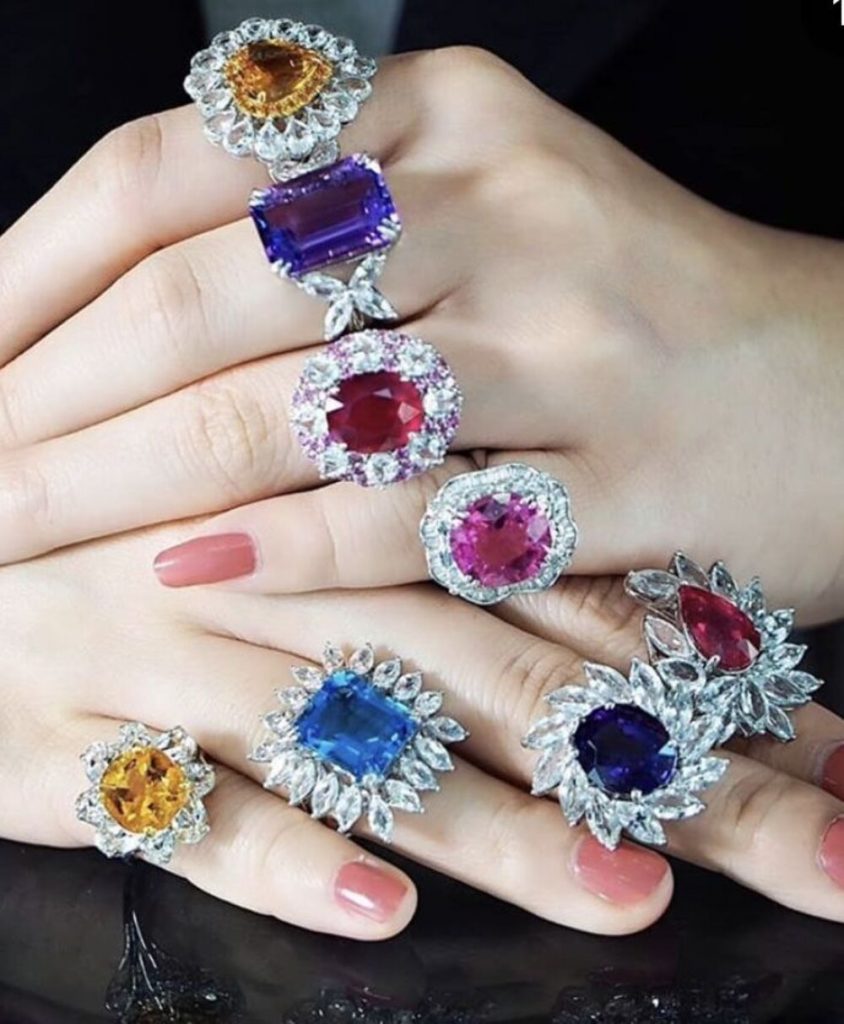 Trang sức đá quý đẹp nhất hiện nay
