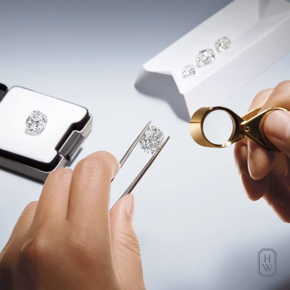 Cách nhận biết đá CZ và kim cương bằng mắt thường