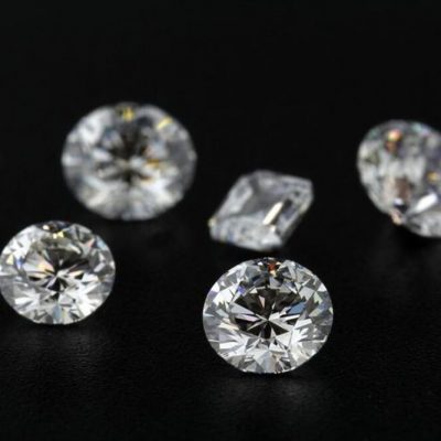Đá Cubic Zirconia (CZ) là gì? So sánh đá CZ và Moissanite