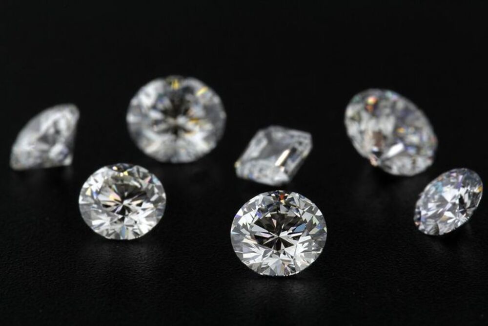 Đá Cubic Zirconia (CZ) là gì? So sánh đá CZ và Moissanite
