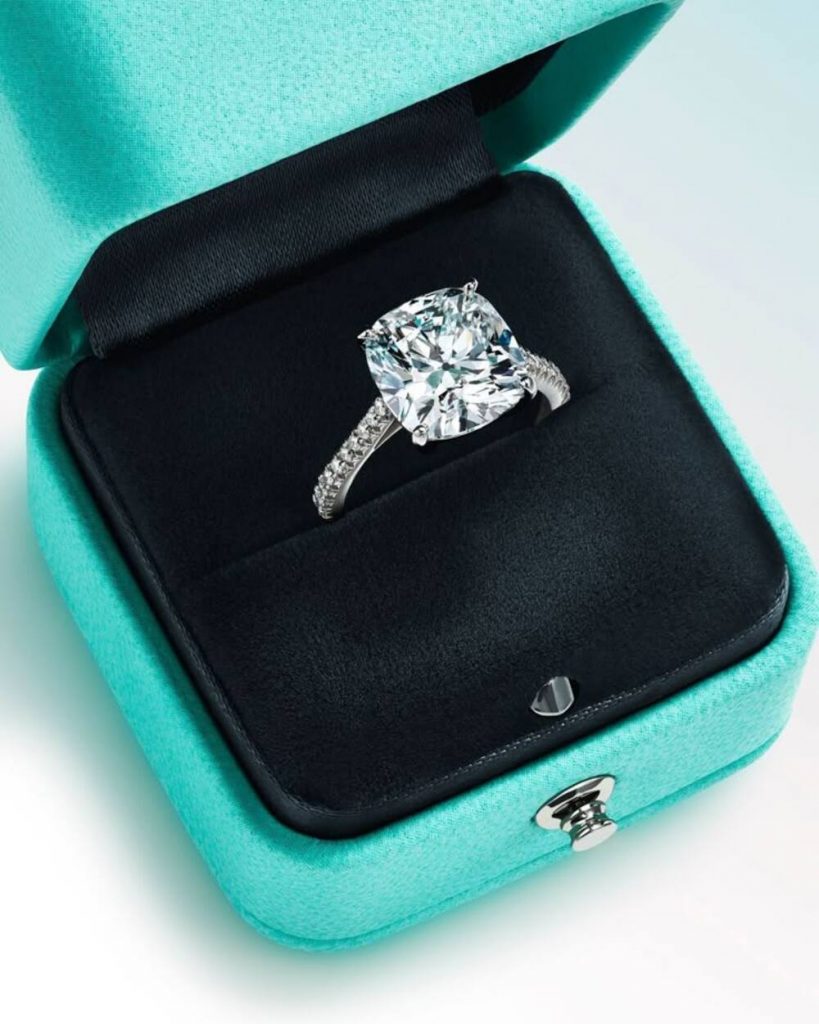 Cách bảo quản đá Moissanite đúng cách
