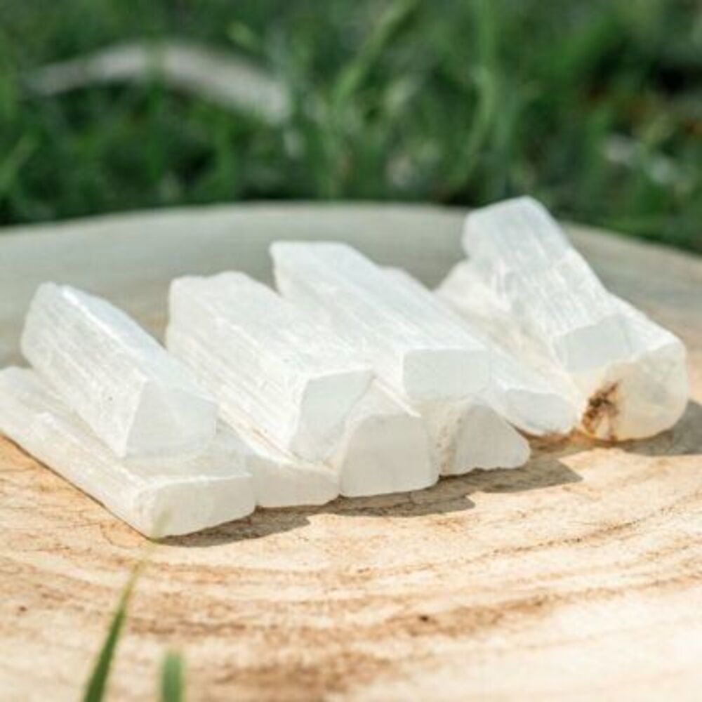 Ý nghĩa phong thủy của đá Selenite